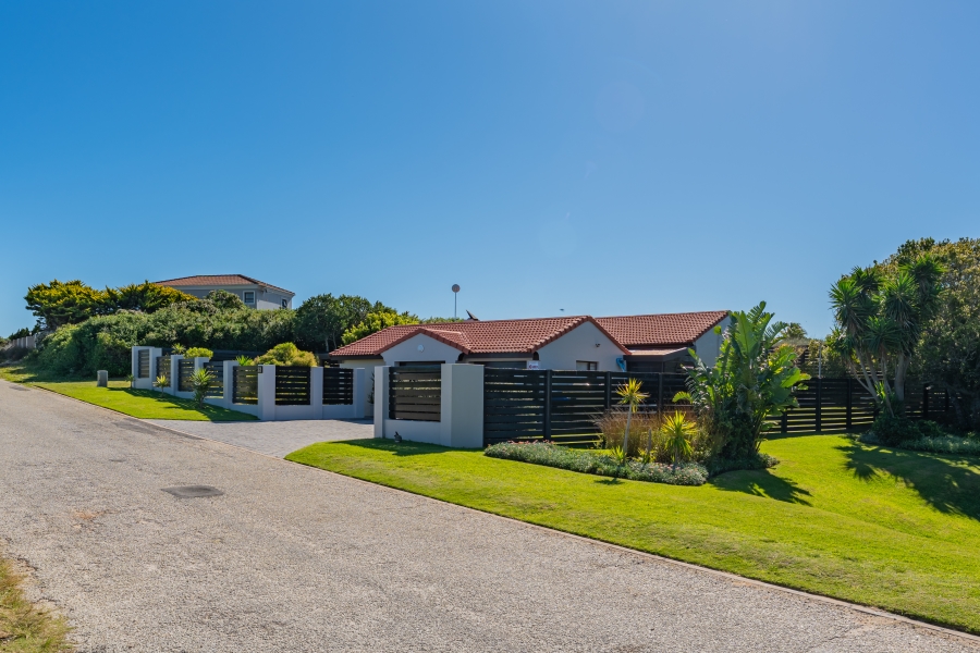 4 Bedroom Property for Sale in St Francis On Sea Eastern Cape
